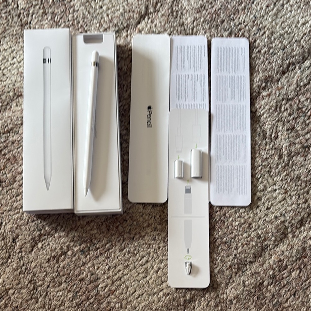 Apple Pencil with Accessories in White 1st GENERATION!!